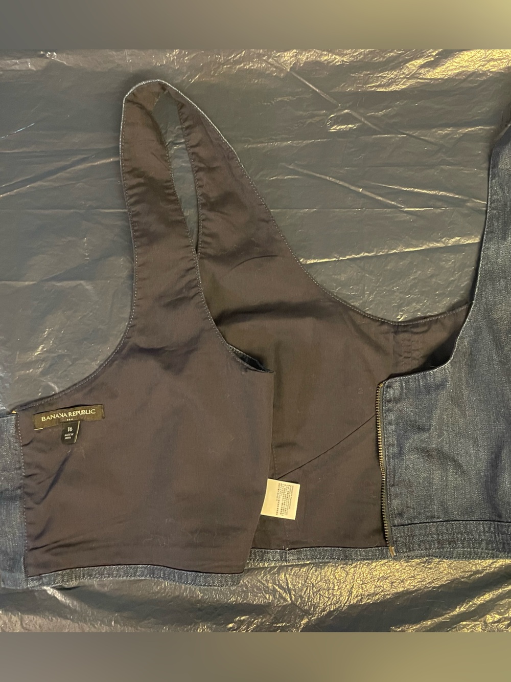 Banana Republic Denim Crop Top in Dark Blue with Button Front - Picture 11 of 11